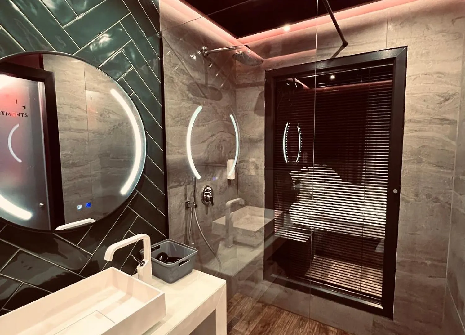 Deluxe Rooms Tirana 0*,  Albania