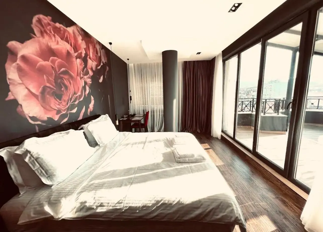 Deluxe Rooms Tirana Appartamento